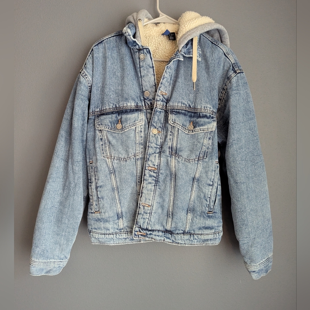 Divided Denim Jacket With Fleece Line And Gray Hood Men's Size Small.